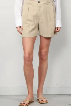 Closed Short - Revyl - Soft Beige
