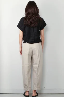 Closed Blouse - Sleeveless Shirt - Black