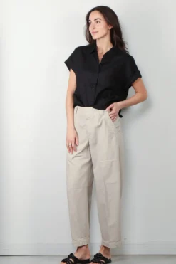 Closed Blouse - Sleeveless Shirt - Black