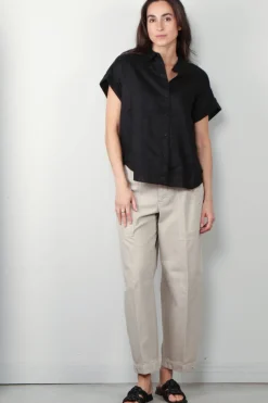 Closed Blouse - Sleeveless Shirt - Black