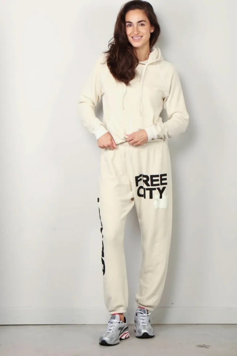 FREE CITY Hoodie - Superyumm shrinken big hoodie - Bones