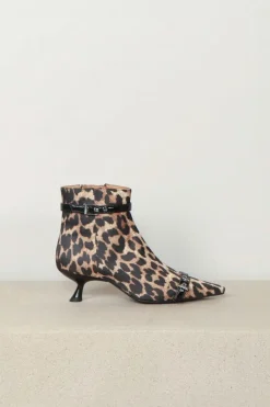 Ganni Laarsjes - Eyelets Kitten Heel Boot Satin Print - Leopard