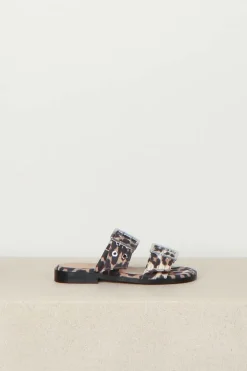 Ganni Sandalen - Feminine Buckle Two Strap Sandal Denim Print - Leopard