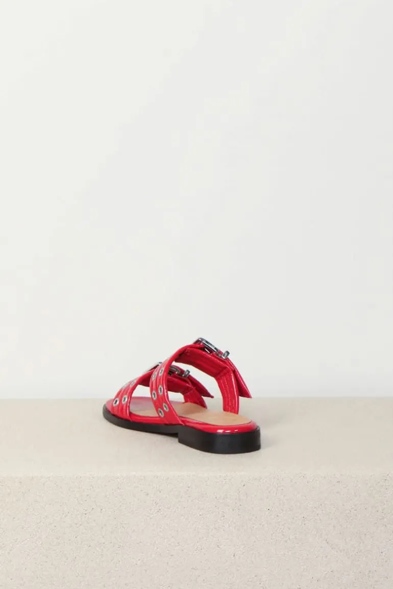 Ganni Sandalen - Feminine Buckle Two Strap Sandal Naplack - Racing Red