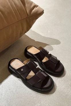 Ganni Sandalen - Everyday Mule sandal patent - Chocolate fondant
