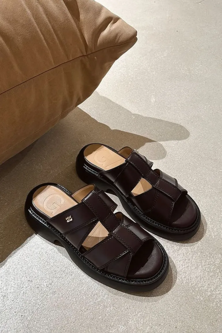 Ganni Sandalen - Everyday Mule sandal patent - Chocolate fondant