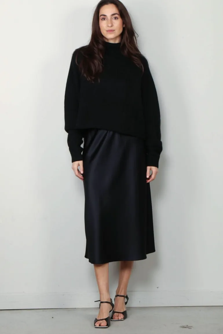 Lisa Yang Trui - Cathie - Black
