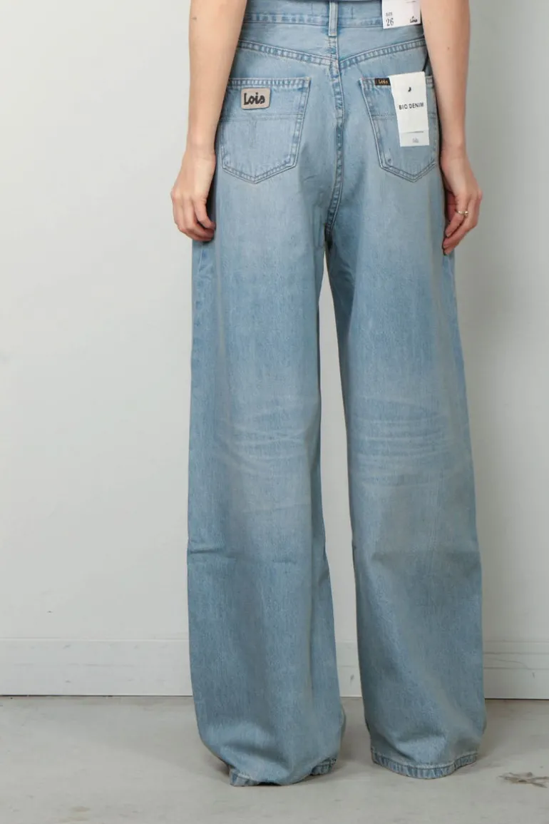 Lois Broek - Akira - Vintage Dirty