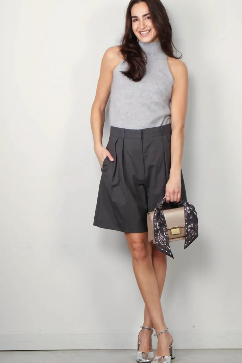 RÓHE Short - Tailored wide leg shorts - Dark grey melange
