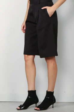 RÓHE Short - Pleated tailored shorts - Black