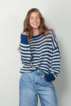 RÓHE Trui - Striped Linen Crew Neck - Cobalt / Cream Stripe