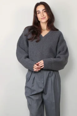 RÓHE Trui - Compact V-Neck Jumper - Mid Grey Melange