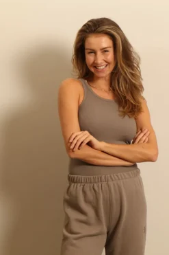 Éterne top - HIGH NECK FITTED TANK - clay