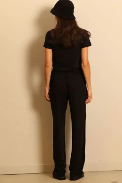 Éterne T-shirt - V Neck T - Black