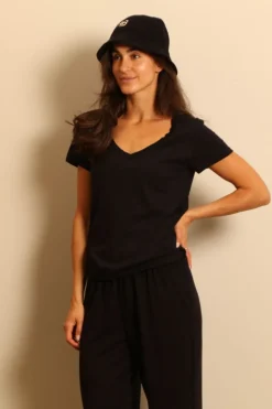 Éterne T-shirt - V Neck T - Black