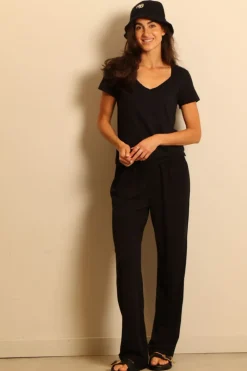 Éterne T-shirt - V Neck T - Black